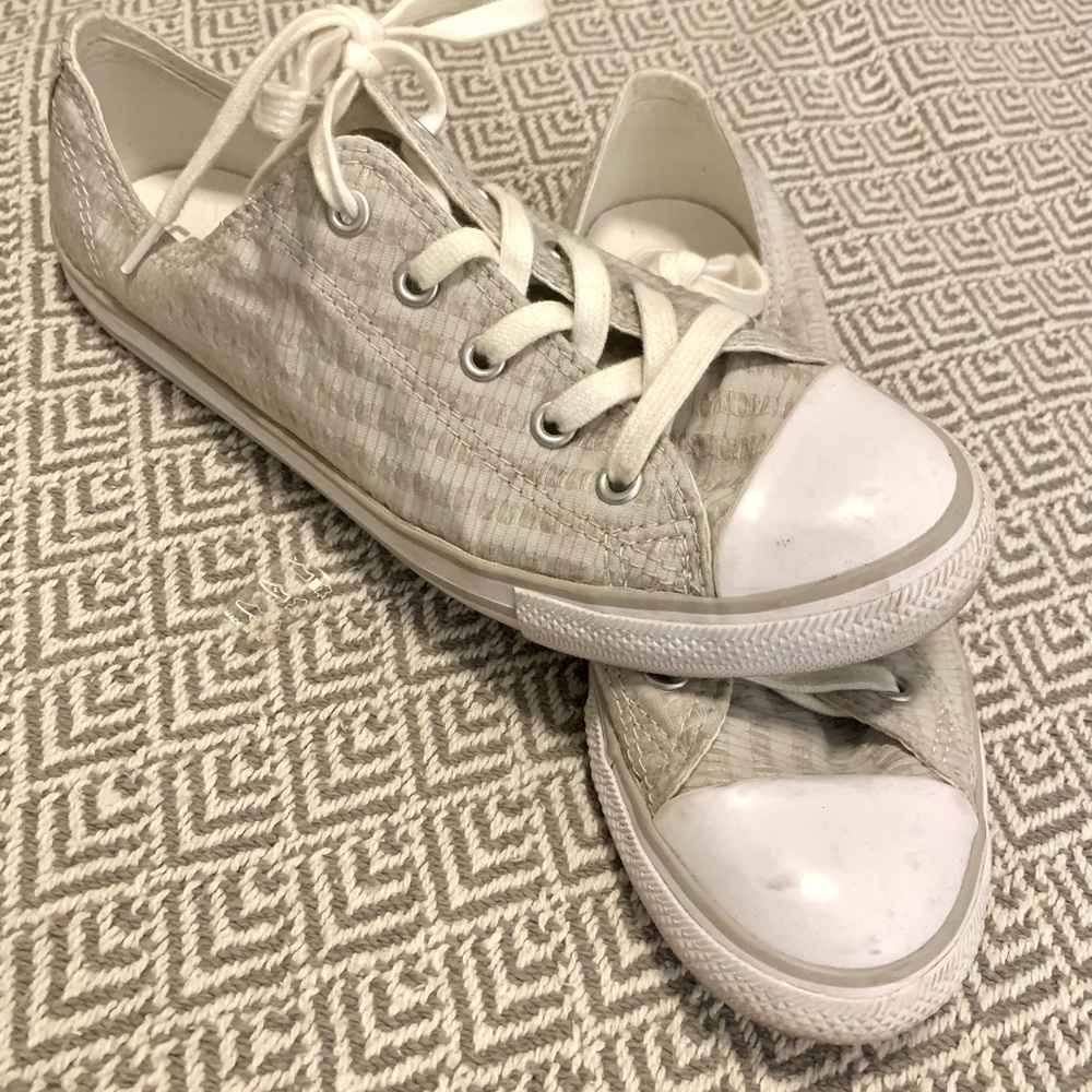 Converse size 7 retro sneakers